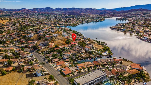 Detail Gallery Image 9 of 41 For 22535 W San Joaquin Dr, Canyon Lake,  CA 92587 - 4 Beds | 2 Baths