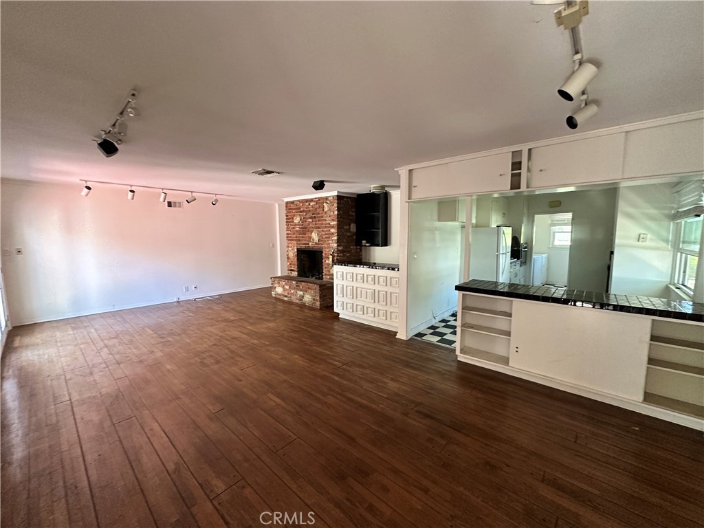 https://media.crmls.org/medias/92aac400-ab87-4316-b204-83e657001517.jpg?preset=X-Large
