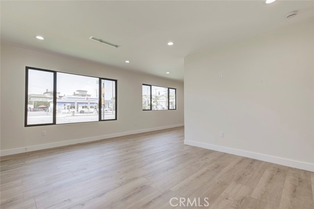 Image 4 of 22 For 210 Alameda  