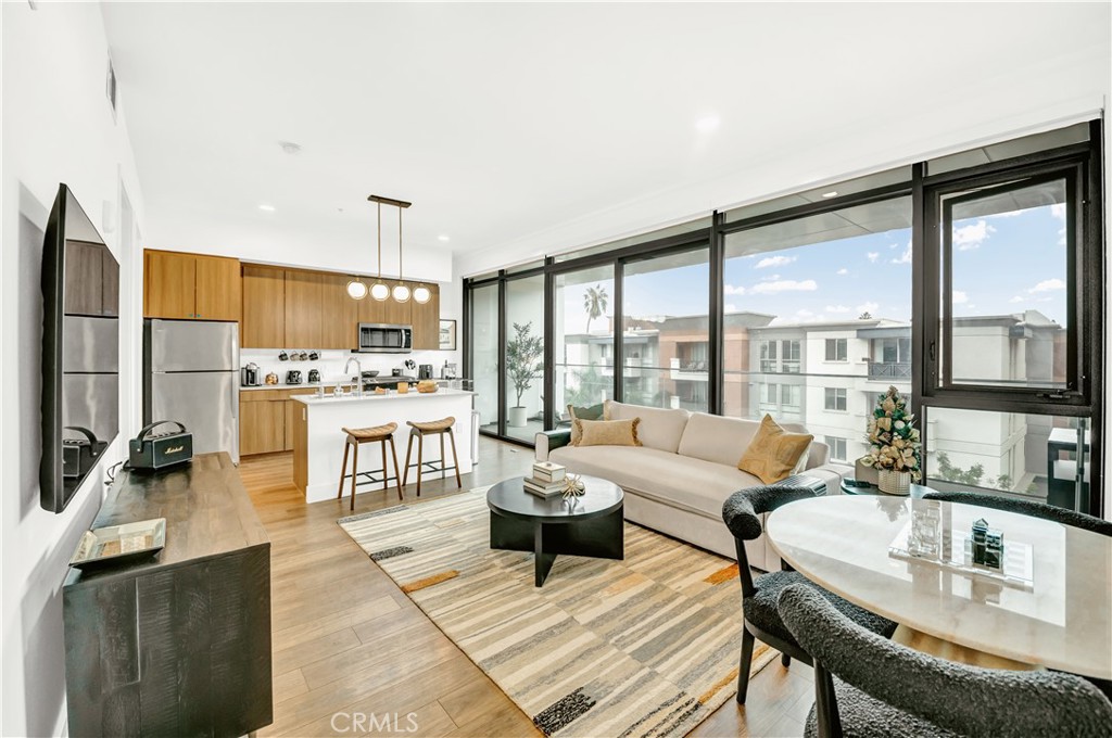 709 E Walnut Street #415