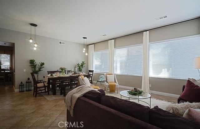 Detail Gallery Image 10 of 34 For 31961 Honeysuckle Cir, Winchester,  CA 92596 - 4 Beds | 3 Baths