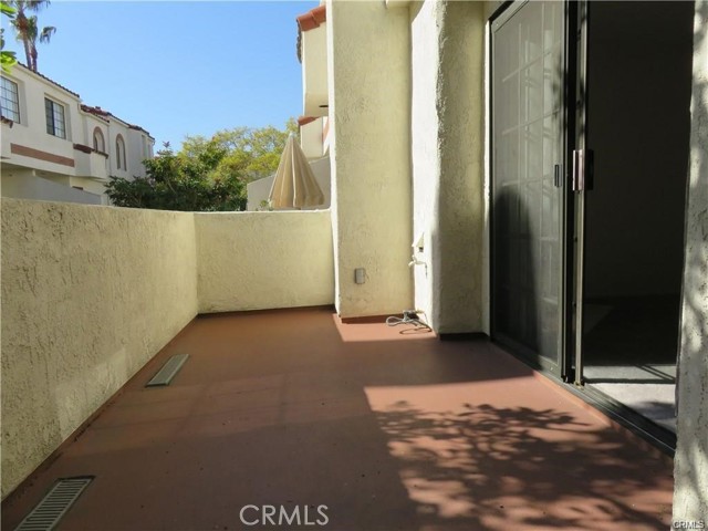 Detail Gallery Image 4 of 16 For 2931 Plaza Del Amo #37,  Torrance,  CA 90503 - 3 Beds | 3 Baths