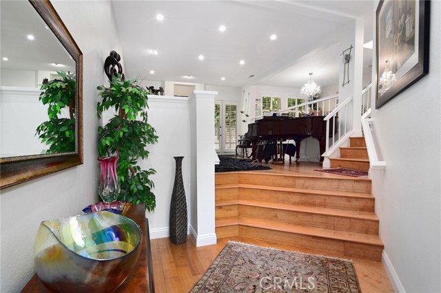 Detail Gallery Image 5 of 33 For 20950 Oxnard St #11,  Woodland Hills,  CA 91367 - 3 Beds | 2/1 Baths