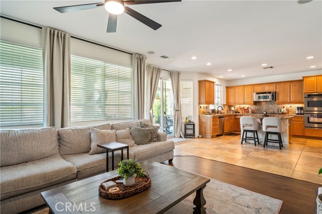 Detail Gallery Image 9 of 39 For 63 Volta Del Tintori St, Lake Elsinore,  CA 92532 - 5 Beds | 4/1 Baths