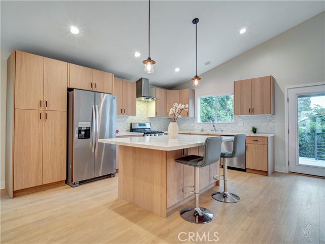 Detail Gallery Image 10 of 32 For 17961 Martha Street, Encino,  CA 91316 - 4 Beds | 3 Baths