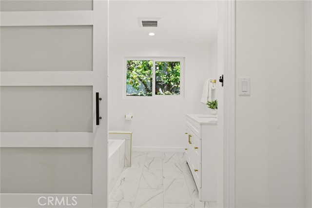 Detail Gallery Image 32 of 51 For 6539 Noble Avenue, Van Nuys,  CA 91411 - 4 Beds | 4 Baths