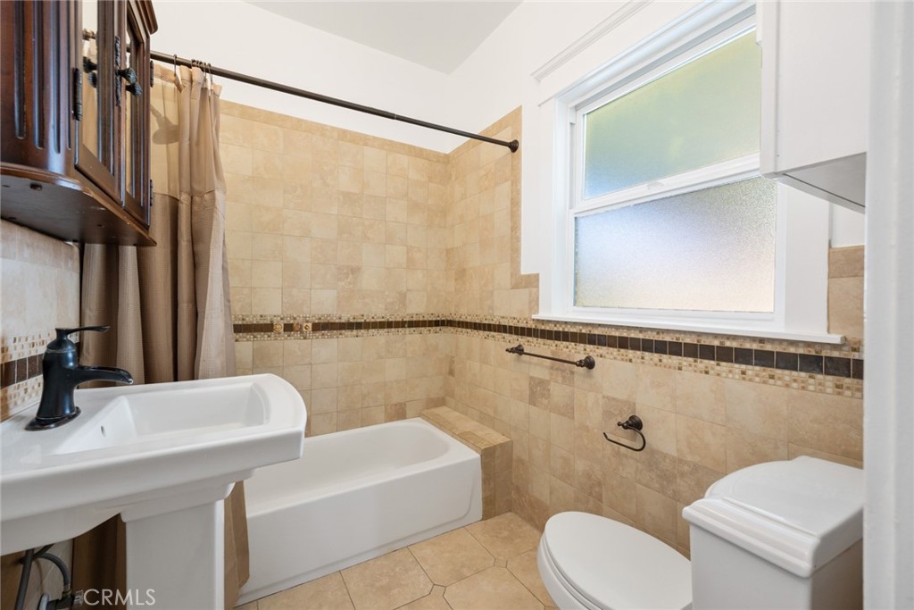 https://media.crmls.org/medias/92af0dcf-d583-4b44-9e2b-2f57aef5425c.jpg?preset=X-Large