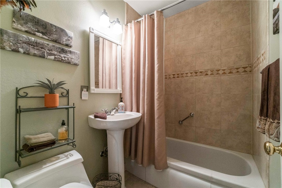 Detail Gallery Image 11 of 28 For 5903 Texhoma Ave, Encino,  CA 91316 - 3 Beds | 2 Baths