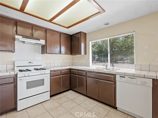 Detail Gallery Image 11 of 37 For 11070 Neola Rd, Apple Valley,  CA 92308 - 3 Beds | 2 Baths