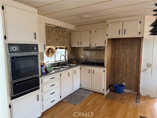 16600 Orange Avenue, Paramount CA: https://media.crmls.org/medias/92b20919-d321-42a8-939e-743e665502ca.jpg