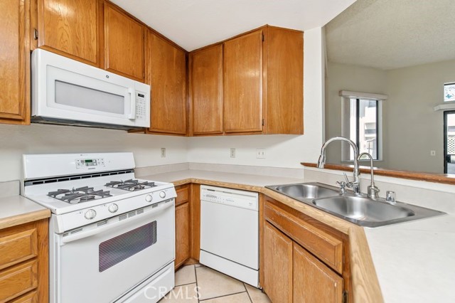 40 Brownfield Lane, Pomona CA: https://media.crmls.org/medias/92b270f1-ea4a-491c-883c-65bf8f0ca652.jpg