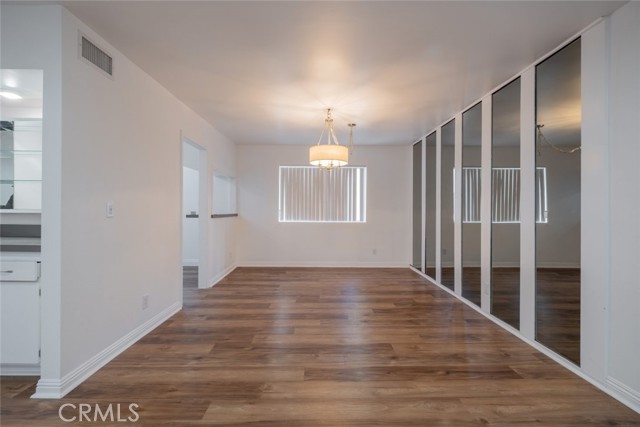 Detail Gallery Image 10 of 28 For 9700 via Roma, Burbank,  CA 91504 - 3 Beds | 2/1 Baths