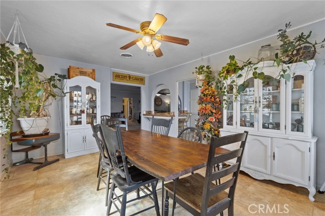 Detail Gallery Image 16 of 49 For 3010 Elmwood Ave, Bakersfield,  CA 93305 - 4 Beds | 2 Baths