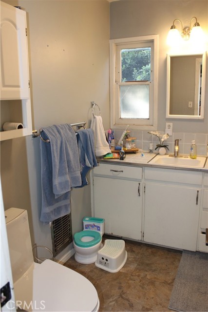 Detail Gallery Image 8 of 17 For 967 E Columbia, Pomona,  CA 91767 - 3 Beds | 2 Baths