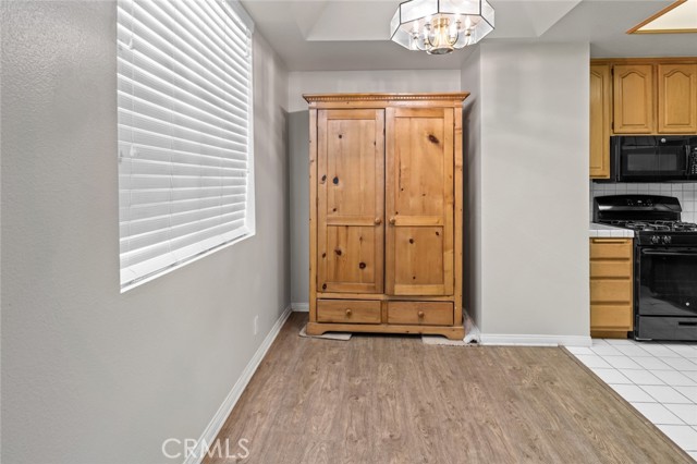 Detail Gallery Image 5 of 19 For 4334 Colbath Ave #304,  Sherman Oaks,  CA 91423 - 2 Beds | 3 Baths
