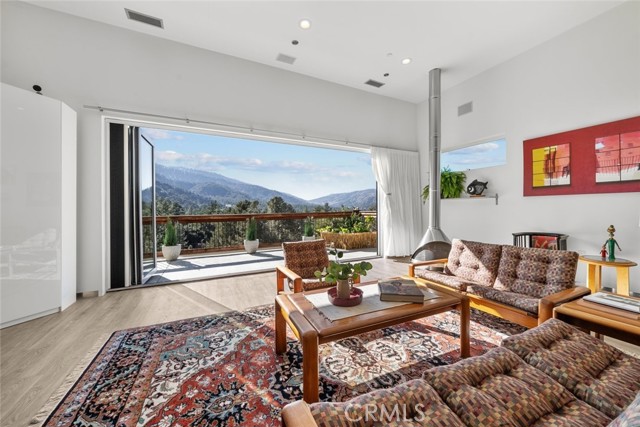 Detail Gallery Image 16 of 66 For 5482 Easter Dr, Wrightwood,  CA 92397 - 4 Beds | 2/1 Baths