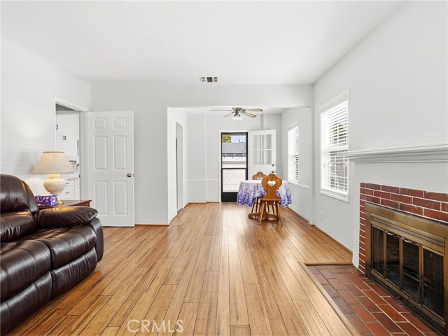 Detail Gallery Image 11 of 45 For 228 N Beachwood Dr, Burbank,  CA 91506 - 3 Beds | 1 Baths