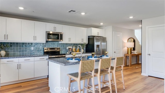 Detail Gallery Image 2 of 20 For 14156 Serene Skies Ct, Jurupa Valley,  CA 92509 - 3 Beds | 2/1 Baths