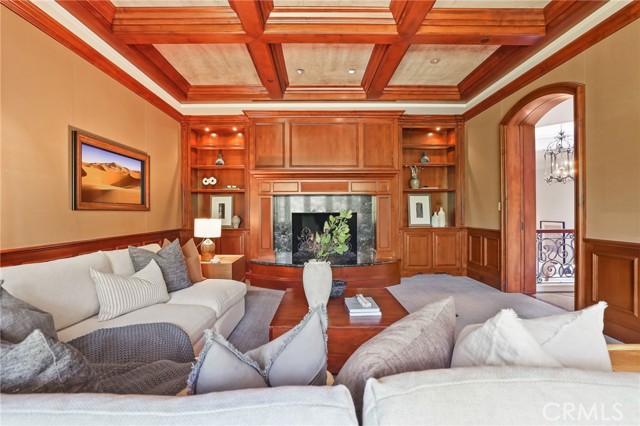 20 Cherry Hills Lane, Newport Beach CA: https://media.crmls.org/medias/92b6a489-dd65-4b03-865f-aa87f8b63caa.jpg