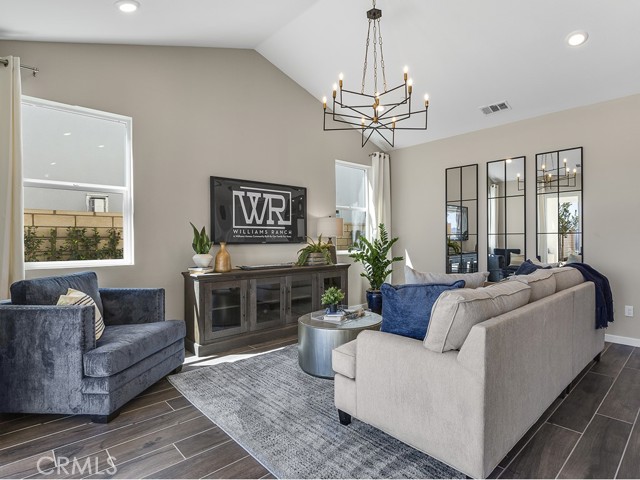Detail Gallery Image 11 of 36 For 28862 Saddle Cir, Castaic,  CA 91384 - 3 Beds | 2 Baths