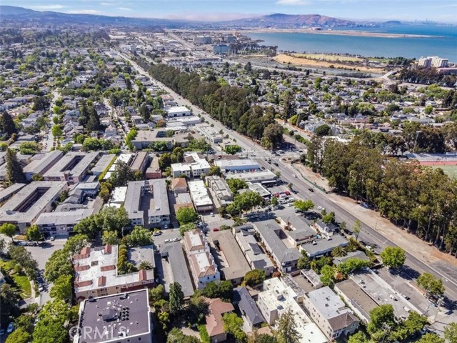 Detail Gallery Image 10 of 22 For 1124 Douglas, Burlingame,  CA 94010 - – Beds | – Baths