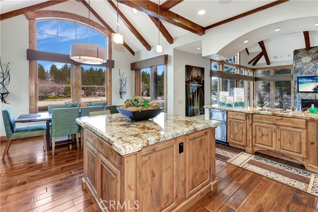 Detail Gallery Image 15 of 46 For 27467 N Bay Rd, Lake Arrowhead,  CA 92352 - 6 Beds | 5/2 Baths