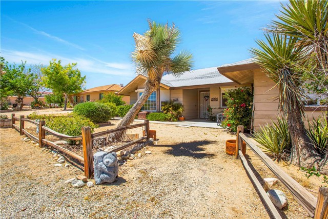 Detail Gallery Image 4 of 48 For 58682 Sun Mesa Dr, Yucca Valley,  CA 92284 - 3 Beds | 2 Baths