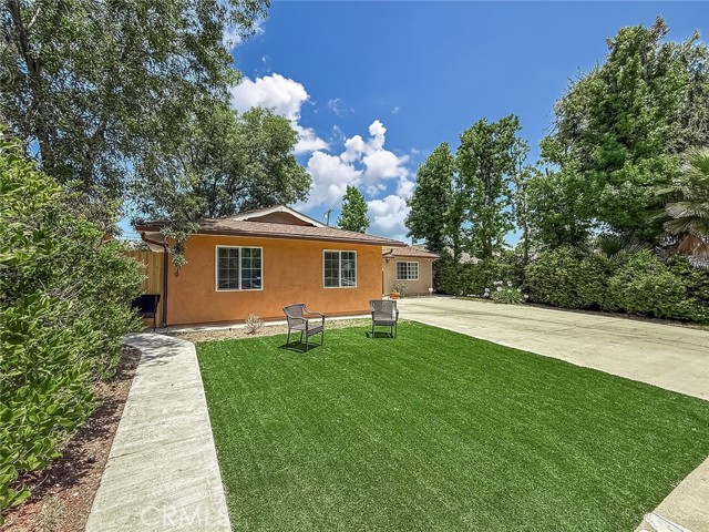 24017 Sylvan Street, Woodland Hills CA: https://media.crmls.org/medias/92ba8723-4317-43f0-aa29-e4b0fe917025.jpg