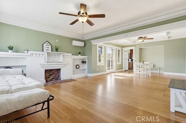 Detail Gallery Image 5 of 20 For 3941 Wisconsin, Los Angeles,  CA 90037 - 2 Beds | 1/1 Baths