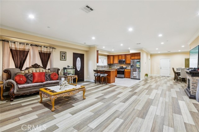 Detail Gallery Image 8 of 35 For 204 E 121st St, Los Angeles,  CA 90061 - 4 Beds | 4 Baths