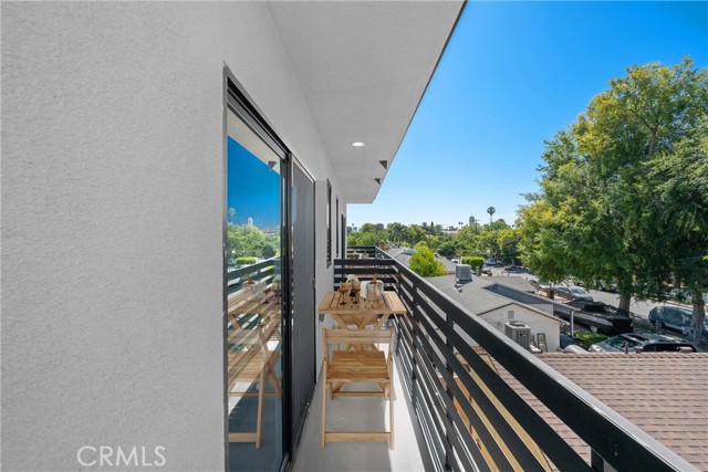 6704 1/2 Kester Avenue, Van Nuys CA: https://media.crmls.org/medias/92bda2d4-4043-42f5-a0f9-104e9aa69fad.jpg