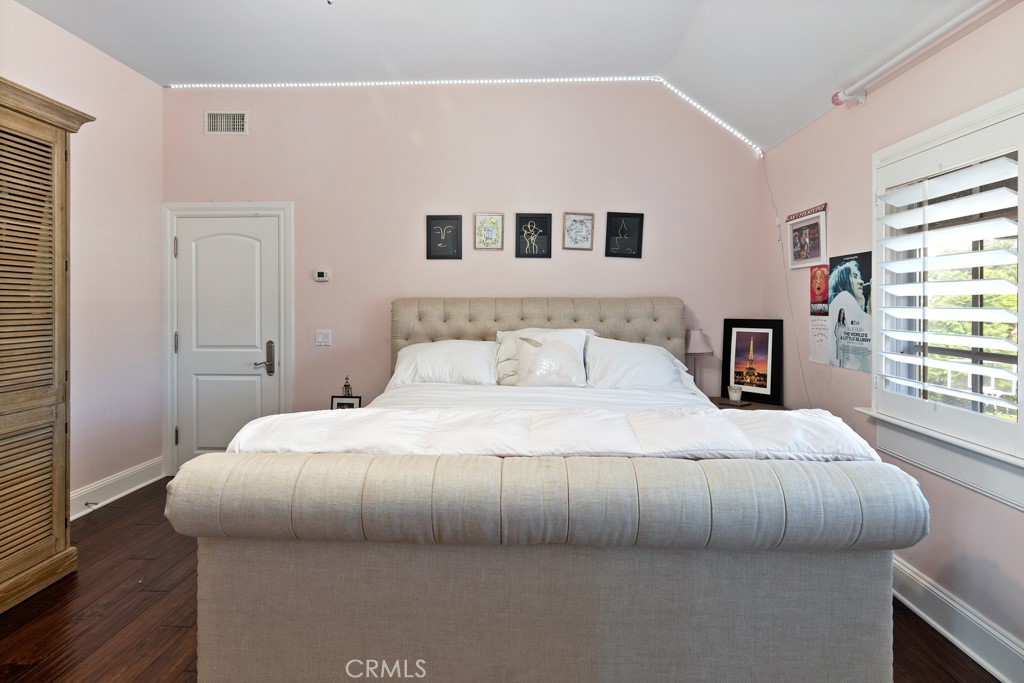 https://media.crmls.org/medias/92be0cbf-4441-4061-b14f-3c0ab0e42b75.jpg?preset=X-Large