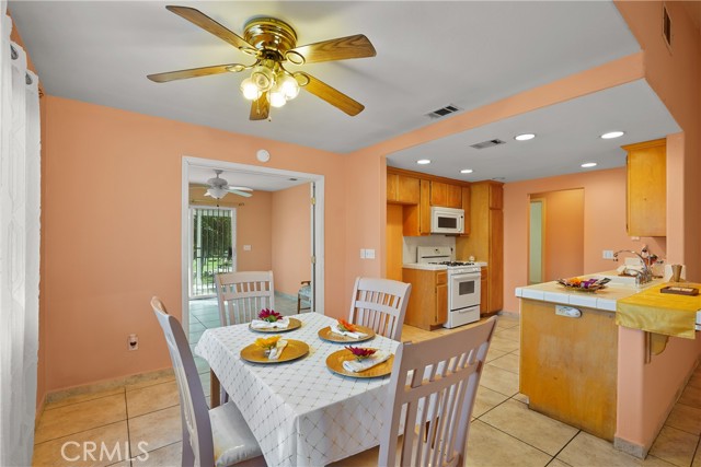 Detail Gallery Image 2 of 38 For 325 W 8th St, Perris,  CA 92570 - 3 Beds | 2 Baths