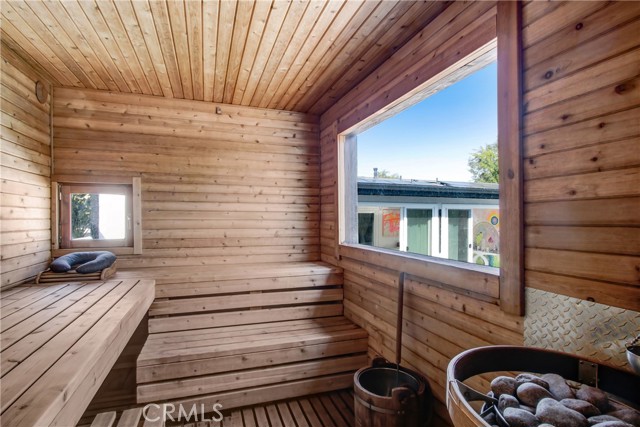 20200 Clark Street, Woodland Hills CA: https://media.crmls.org/medias/92be3c03-0952-41e9-85eb-f08bbf41d1c9.jpg