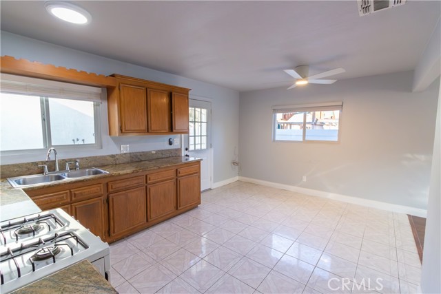 Detail Gallery Image 13 of 32 For 1133 1133 Circle City Dr, Corona,  CA 92882 - 2 Beds | 2 Baths