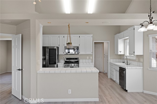 Detail Gallery Image 11 of 32 For 2641 Lakewest Dr, Chico,  CA 95928 - 4 Beds | 2/1 Baths