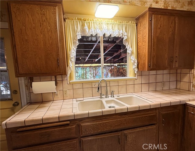 9929 Saticoy Street, Burbank CA: https://media.crmls.org/medias/92c0c389-449f-431f-b83f-8a4e82328c6b.jpg