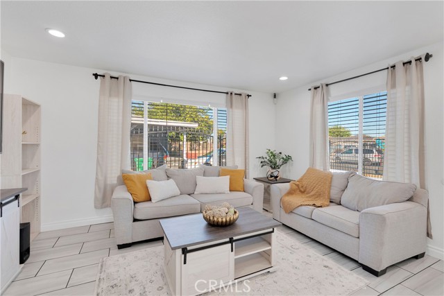 Detail Gallery Image 5 of 14 For 44347 Stanridge Ave, Lancaster,  CA 93535 - 3 Beds | 1 Baths