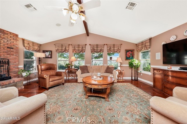 40505 90th W Street, Palmdale CA: https://media.crmls.org/medias/92c15b99-1a2c-4f52-b8d3-3d663567e892.jpg