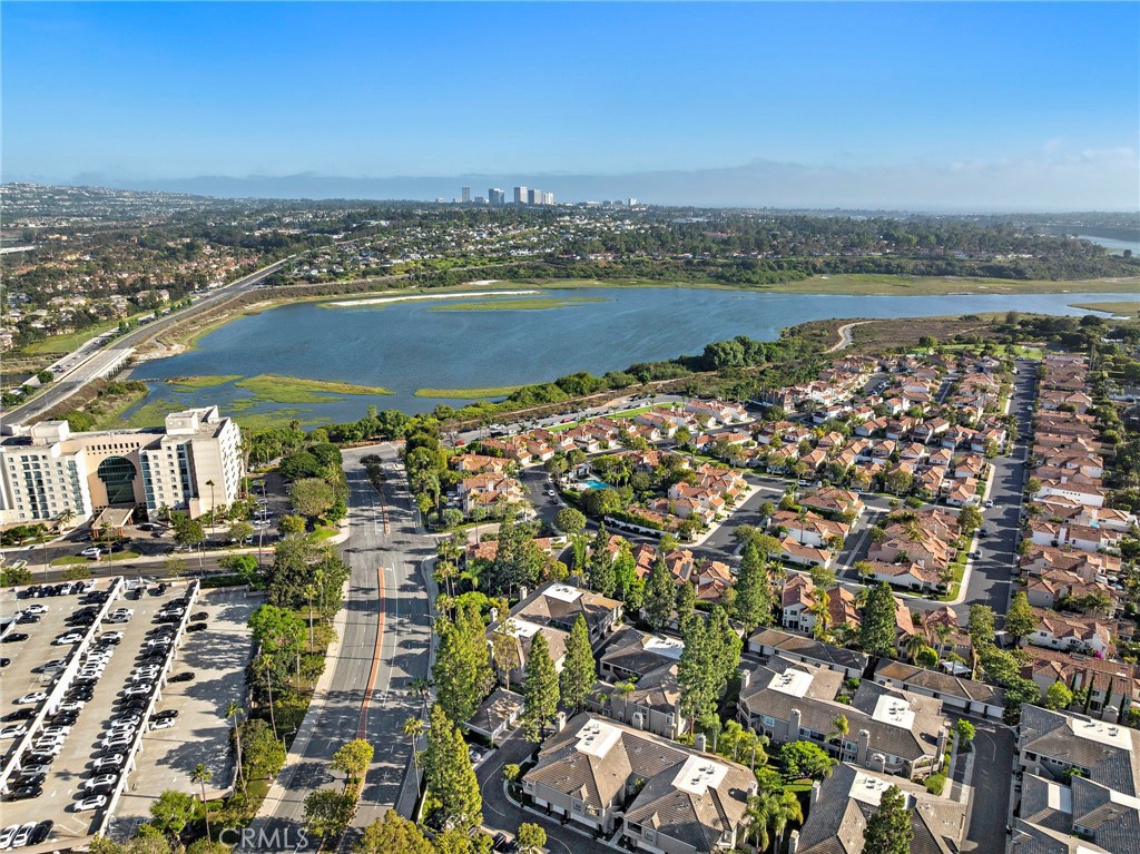 https://media.crmls.org/medias/92c175f9-f4b9-4c22-8e0e-dd95a453dc8d.jpg?preset=X-Large