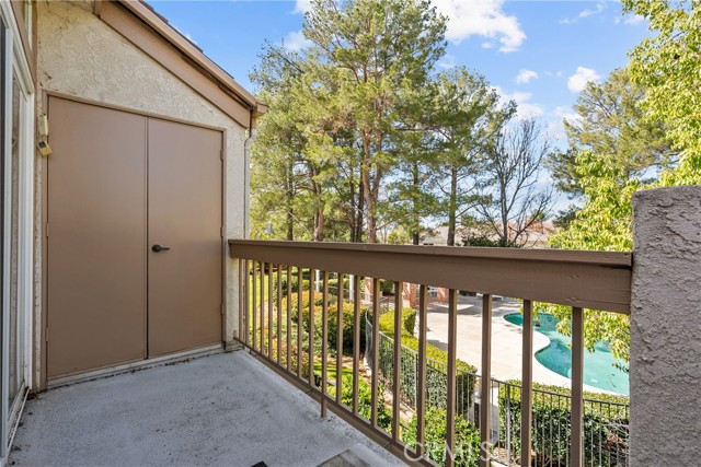 Detail Gallery Image 35 of 64 For 24436 Hampton Dr #C,  Valencia,  CA 91355 - 2 Beds | 2/1 Baths