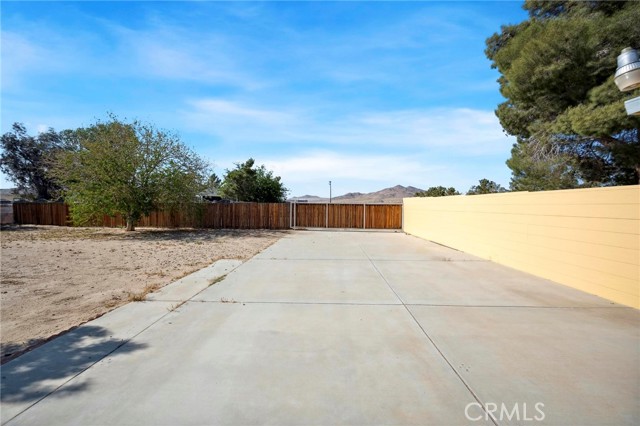 41125 179th E Street, Lancaster CA: https://media.crmls.org/medias/92c2eb24-94a2-4763-a1a5-1fe868176aa5.jpg