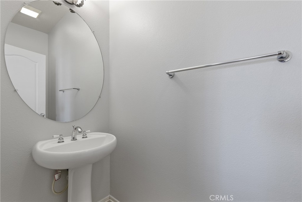 https://media.crmls.org/medias/92c4402d-9a8d-4e1b-8464-e85f535a357c.jpg?preset=X-Large