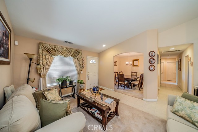 Detail Gallery Image 8 of 46 For 15982 Holly Brook Ln, Victorville,  CA 92395 - 4 Beds | 3 Baths