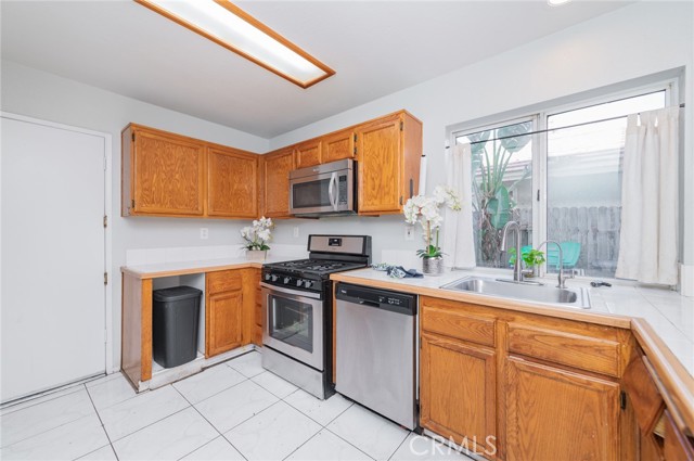 Detail Gallery Image 10 of 29 For 1955 Sierra Espadan, Perris,  CA 92571 - 3 Beds | 2/1 Baths