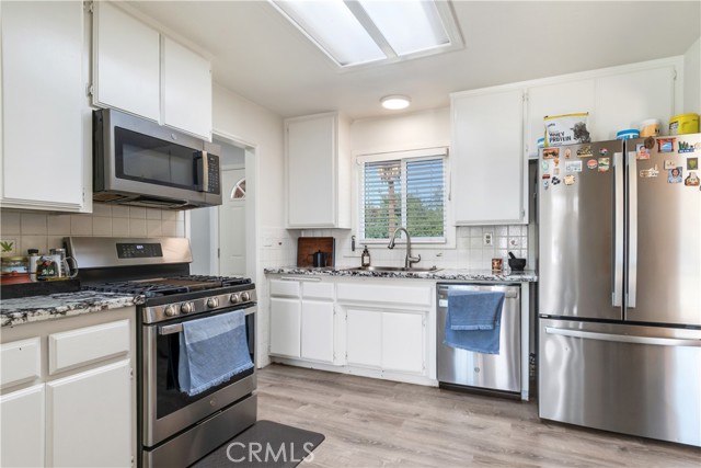 Detail Gallery Image 7 of 18 For 975 Brookside Ave, Redlands,  CA 92373 - 4 Beds | 2 Baths