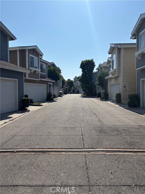 9213 Independence Way, North Hills CA: https://media.crmls.org/medias/92c59690-c0e3-49a1-8984-12ecbb254b4c.jpg