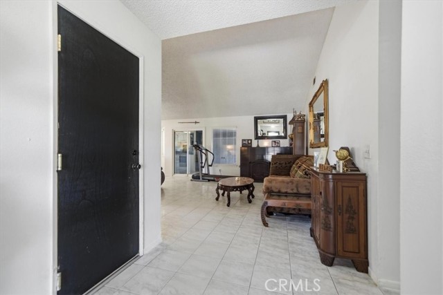 15235 Newmont, Lancaster CA: https://media.crmls.org/medias/92c5df40-2c6e-47d5-8ebf-d3525484a513.jpg