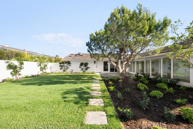 Detail Gallery Image 4 of 32 For 2719 Setting Sun, Corona Del Mar,  CA 92625 - 3 Beds | 2/1 Baths