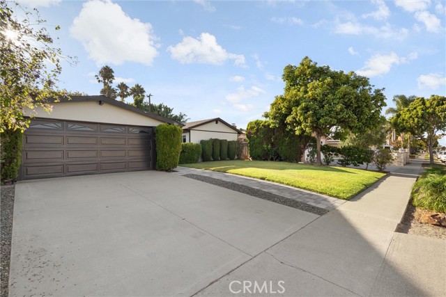 Detail Gallery Image 2 of 28 For 2901 Royal Palm Dr, Costa Mesa,  CA 92626 - 4 Beds | 2 Baths